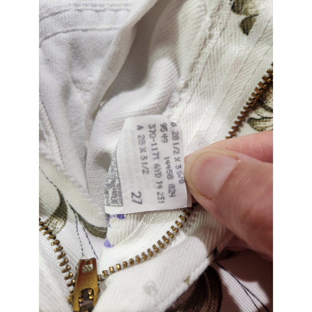 90s/VTG Lee White Shorts W Purple Flowers Sz 7 28" Waist - Picture 9 of 9